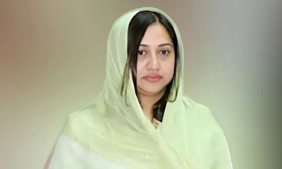 শাশুড়ির সঙ্গে ঢাকায় কোকোর স্ত্রী শর্মিলা রহমান