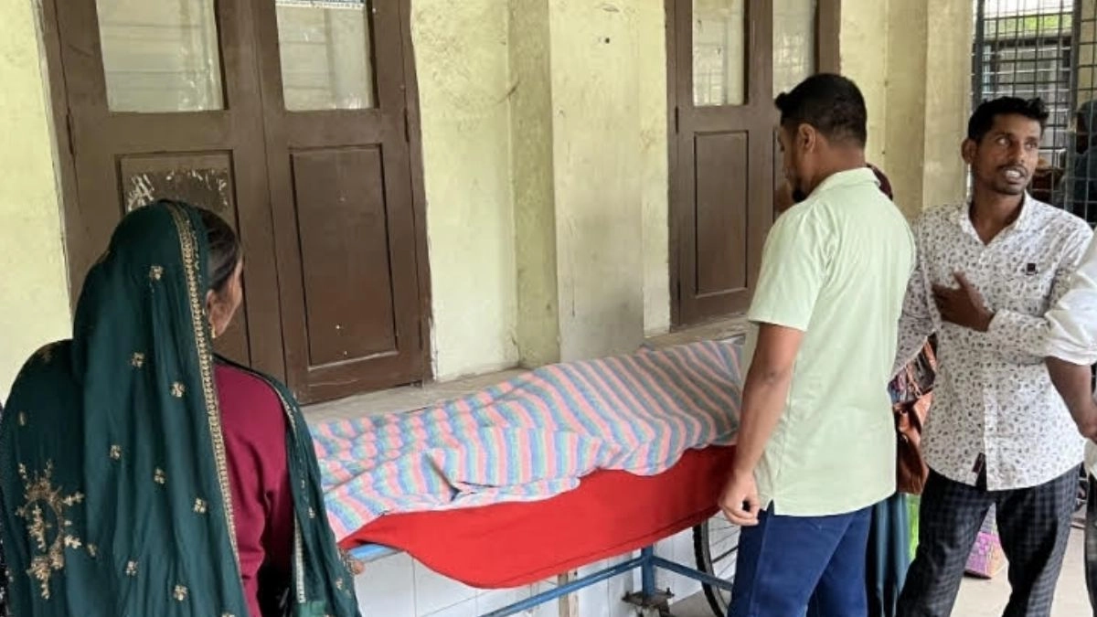 সাব্বির আহমেদকে কুষ্টিয়া জেনারেল হাসপাতালে চিকিৎসার জন্য নেওয়া হয়। ছবি- রূপালী বাংলাদেশ
