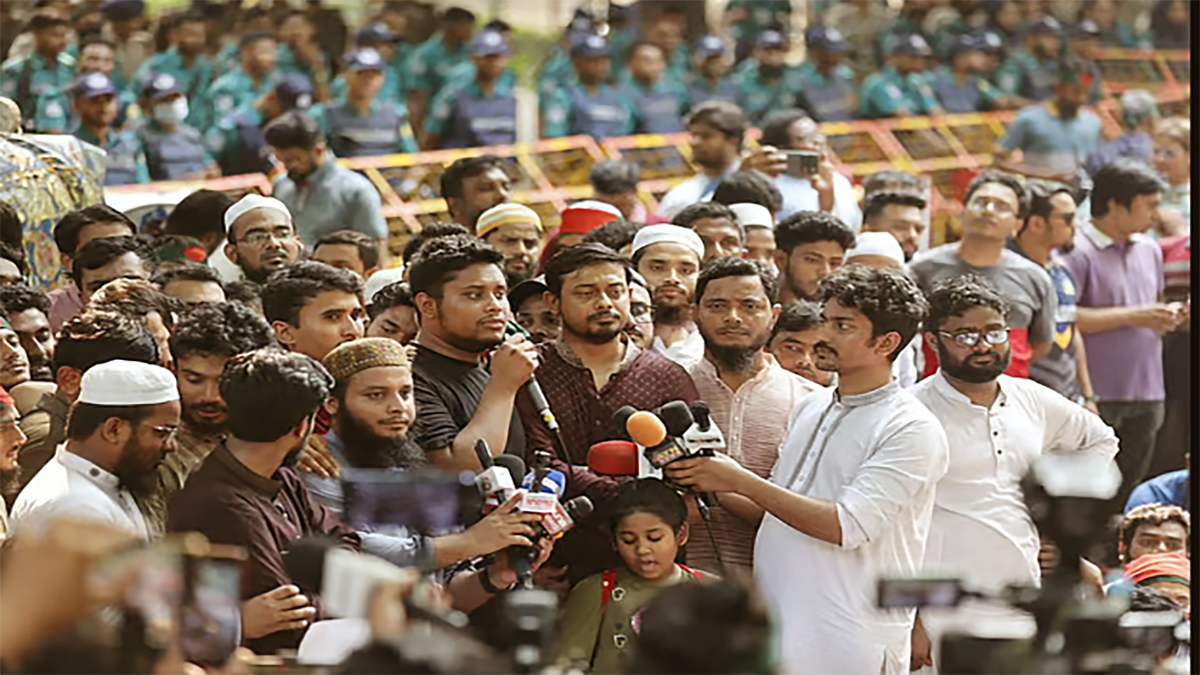 আ. লীগ নিষিদ্ধে জুমার পর বড় জমায়েতের ঘোষণা হাসনাতের