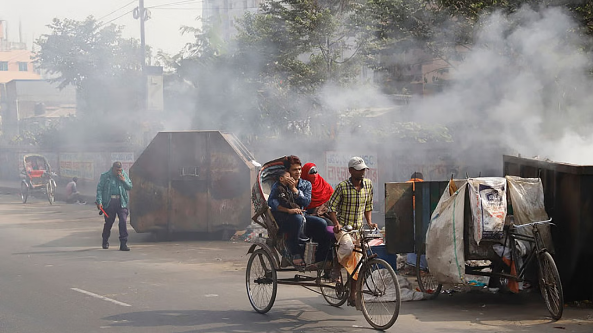 আজ বিশ্বে সবচেয়ে দূষিত বাতাস ঢাকায়
