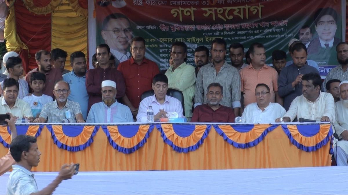 ঘাটাইলে গণসংযোগ করেছেন বিএনপির চেয়ারপার্সনের উপদেষ্টা লুৎফর রহমান খান আজাদ। ছবি- রূপালী বাংলাদেশ