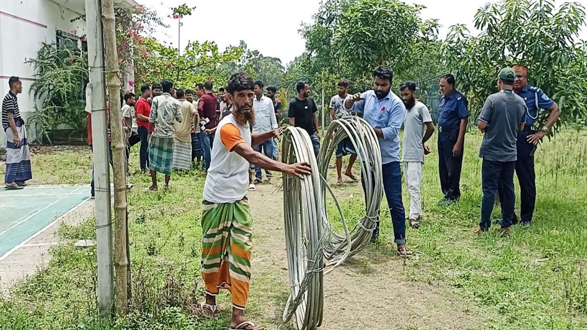 যুবদল নেতার বাড়িতে মিলল চুরি যাওয়া  পল্লী বিদ্যুতের তার