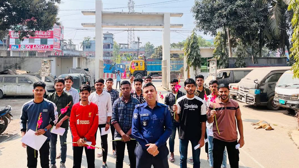 ১২০ টাকায় পুলিশে চাকরি পেলেন ১৫ যুবক
