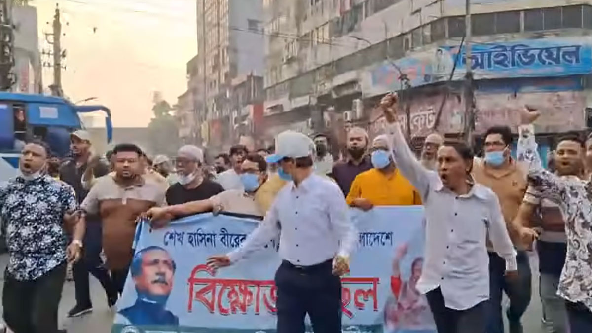 রাজধানীতে আওয়ামী লীগের ঝটিকা মিছিল
