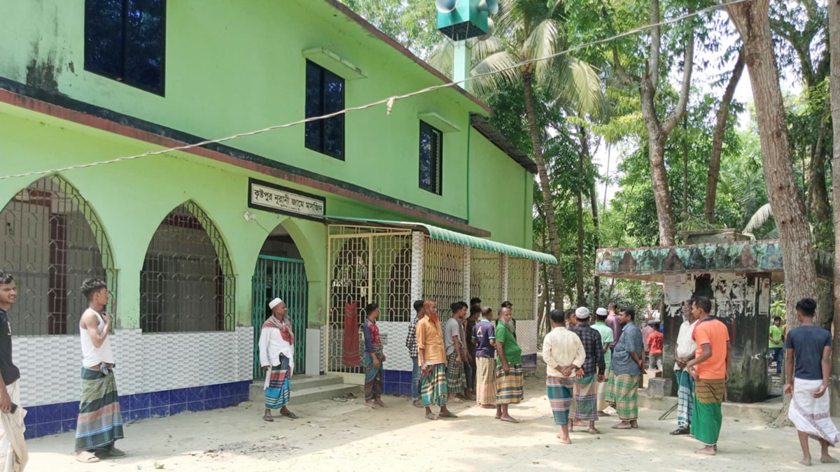 মসজিদের রাস্তা নিয়ে দ্বন্দ্ব, লাশ দাফনে বাধা!