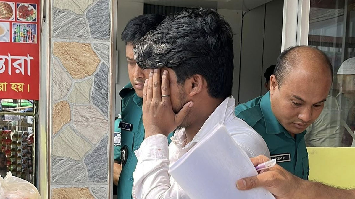 বাসে শাবি ছাত্রী হেনস্তা, সুপারভাইজর আটক