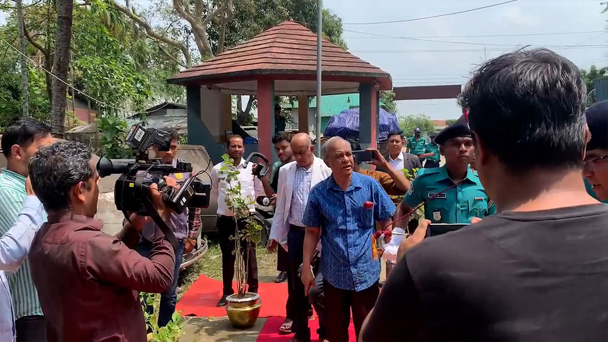 সিলেটে লালগালিচা দেখে ক্ষেপলেন স্বরাষ্ট্র উপদেষ্টা