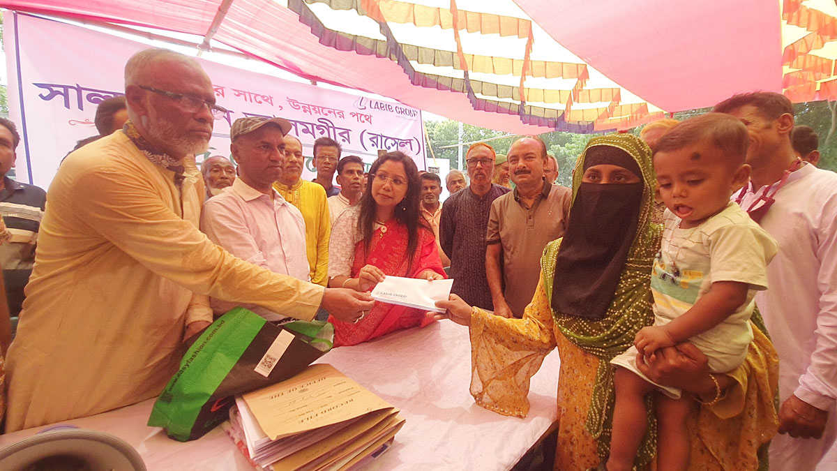 টাঙ্গাইলে ১০০ দরিদ্র রোগীর মাঝে ১০ লাখ টাকা বিতরণ