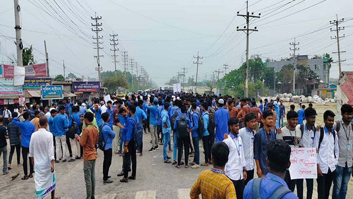 সিলেটে ৬ দফা দাবিতে শিক্ষার্থীদের সড়ক অবরোধ