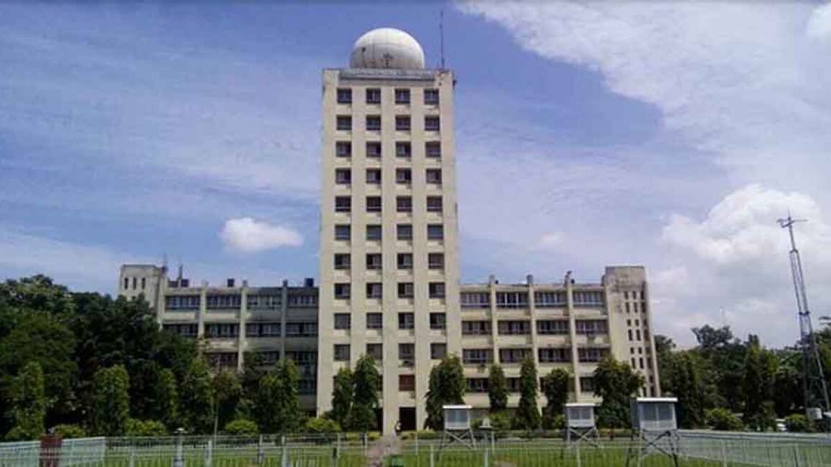 ঝড়ের শঙ্কা!