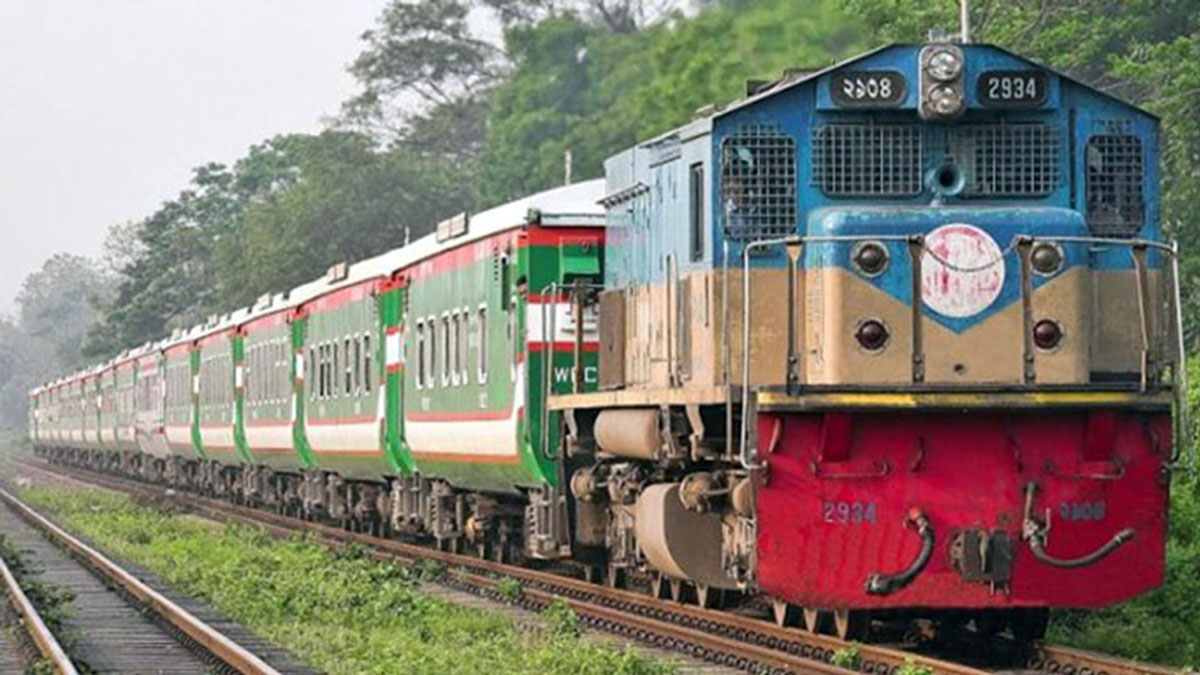 কুমিল্লায় ট্রেনে কাটা পড়ে ৩ যুবকের মৃত্যু