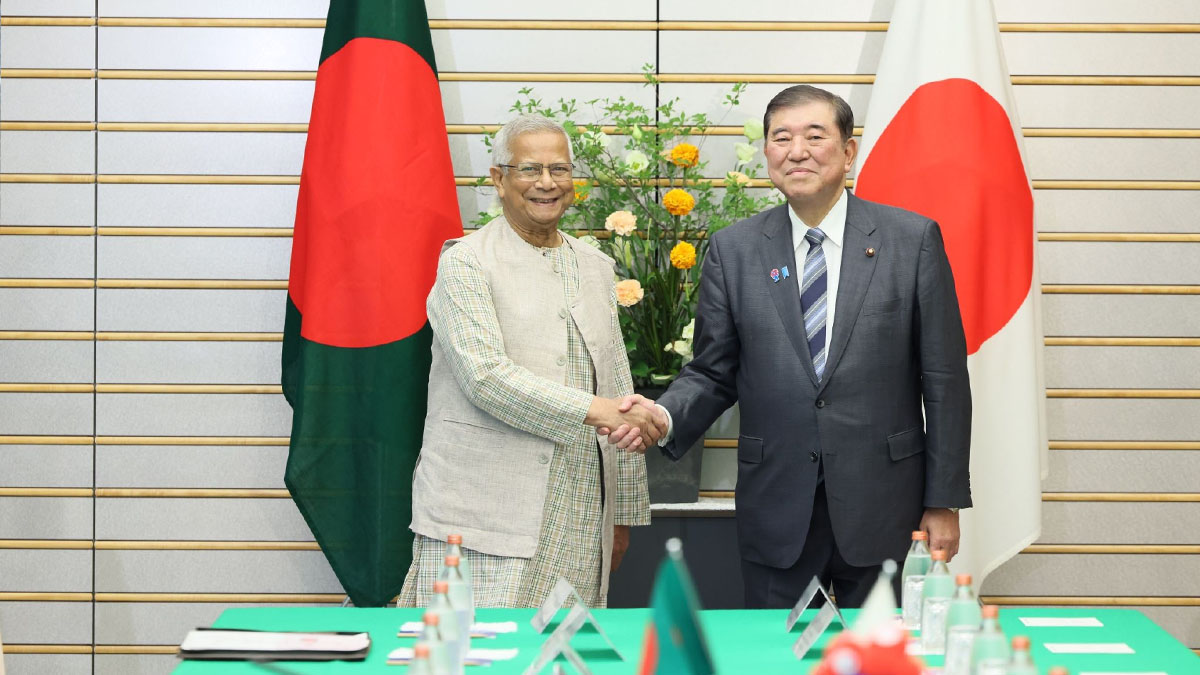 প্রধান উপদেষ্টা ড. মুহাম্মদ ইউনূসের সঙ্গে জাপানের প্রধানমন্ত্রী শিগেরু ইশিবার।        ছবি- সংগৃহীত