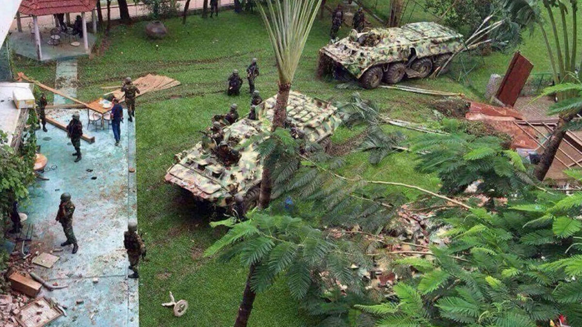 ২০১৬ সালের ১ জুলাই অস্ত্রধারী জঙ্গিরা গুলশানের হোলি আর্টিজান বেকারিতে হামলা চালিয়ে ২২ জনকে হত্যা করে। ফাইল ছবি
