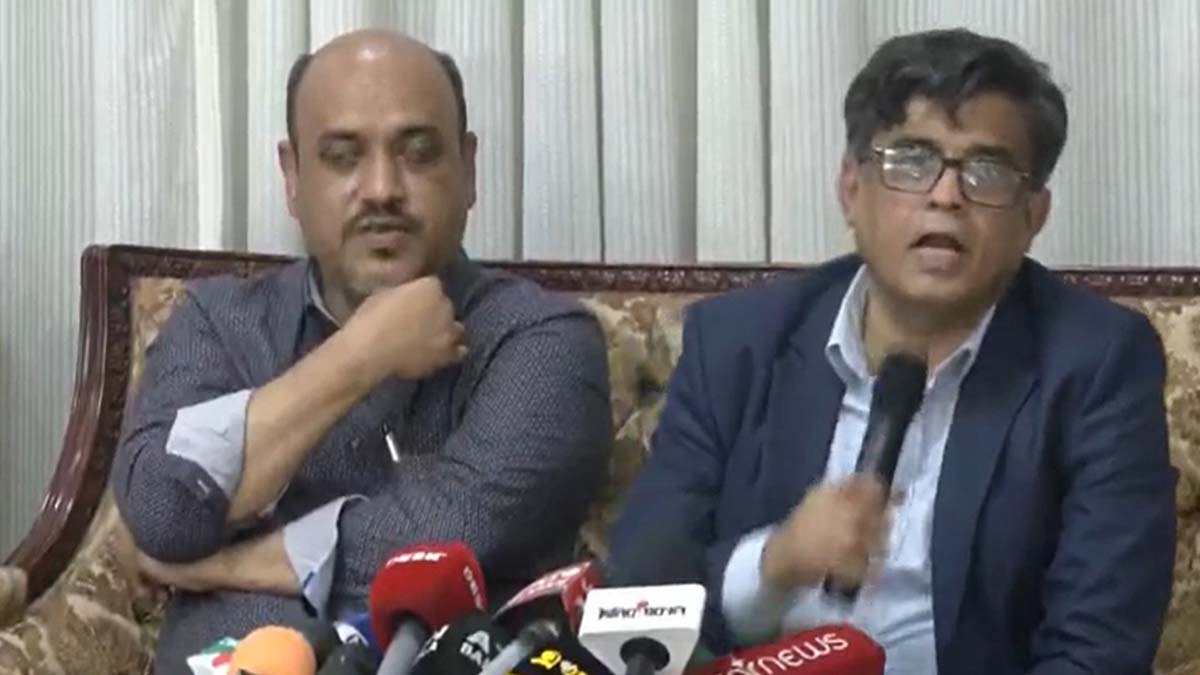 সংবাদ সম্মেলনে বক্তব্য দেন প্রেস সচিব শফিকুল আলম। ছবি- সংগৃহীত