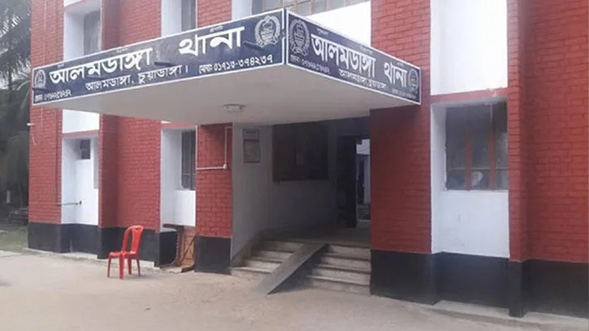 চুয়াডাঙ্গার আলমডাঙ্গায় পরিবারের আর্থিক অসচ্ছলতার কারণে স্মার্টফোন কিনে দিতে না পারায় অভিমানে আত্মহত্যা করেছে নূরতাজ (১৪) নামের এক স্কুলছাত্রী। ছবি- সংগৃহীত