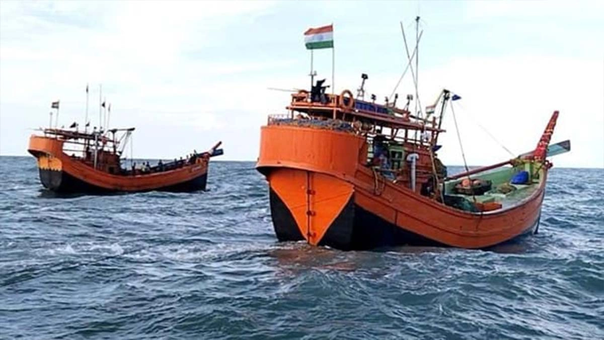 বঙ্গোপসাগরে বাংলাদেশের জলসীমায় অনুপ্রবেশ করে মাছ শিকার করা ৩৪ ভারতীয় জেলেকে আটক করা হয়েছে। ছবি- সংগৃহীত