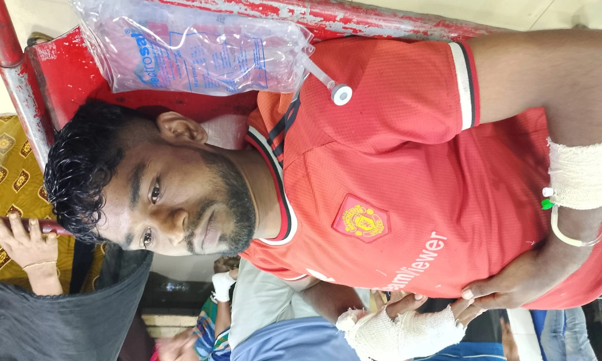 হাসপাতালে গুলিবিদ্ধ যুবক। ছবি- সংগৃহীত