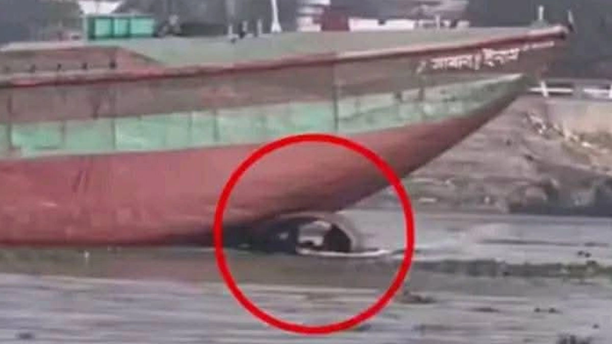 অবৈধ বালু উত্তোলনকারীদের হামলায় সাগরে নিখোঁজ জেলে