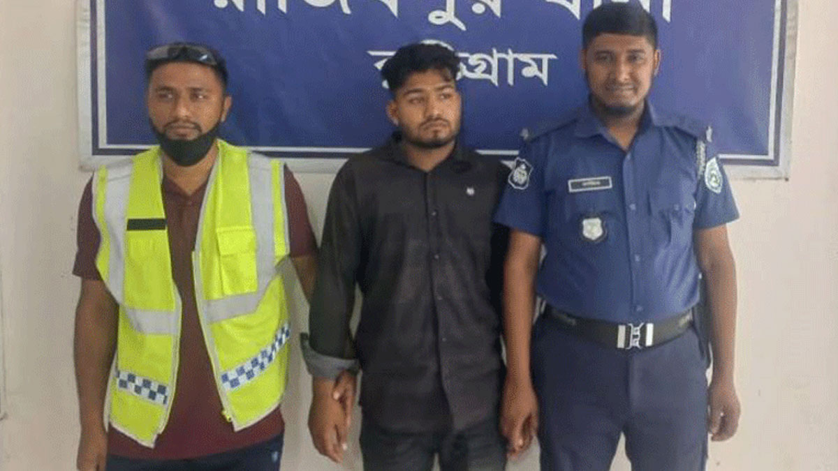 ‘বিশ্বাসের মেয়েকে নিয়ে পালাচ্ছিস কোথায়? দাঁড়া সমন্বয়ক আসছে’