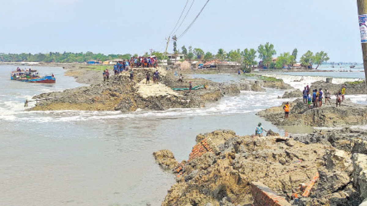 সাতক্ষীরায় ৩০ হাজার মানুষ পানিবন্দি
