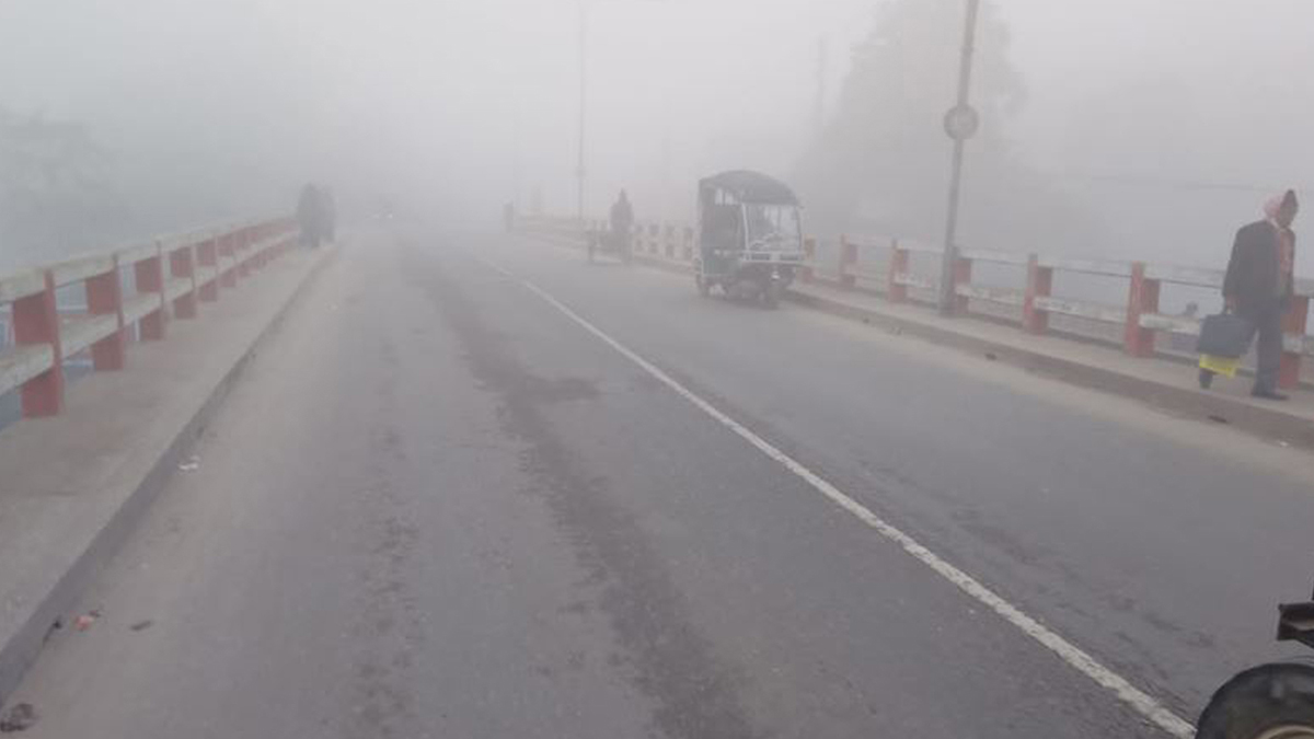 চৈত্রের গরমে হঠাৎ কুয়াশার ঘনঘটা