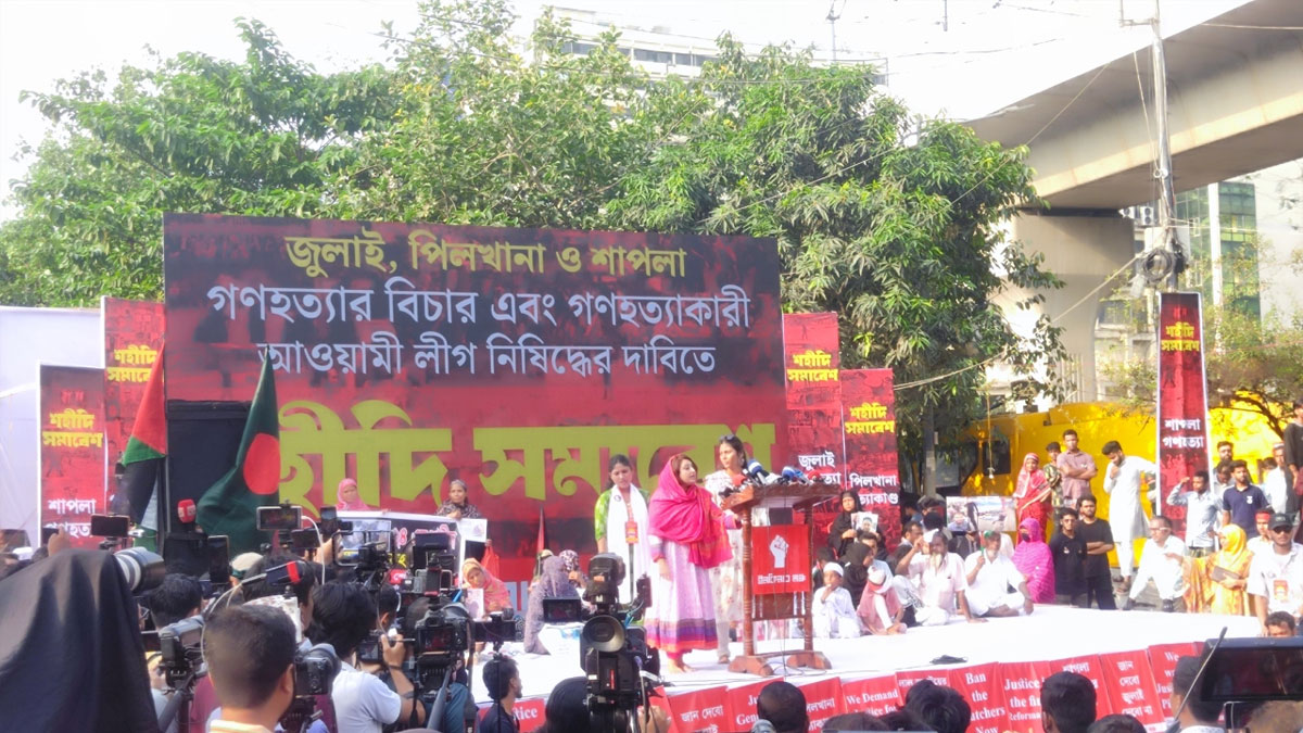 শহীদদের স্বজনরা কাঁদলেন, স্তব্ধ গোটা শাহবাগ