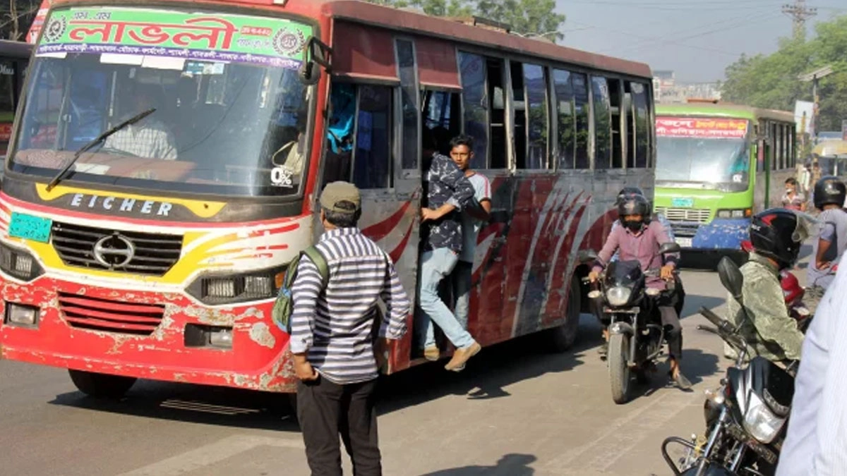 ঢাকায় বাসে বাড়তি ভাড়া আদায়ের অভিযোগ