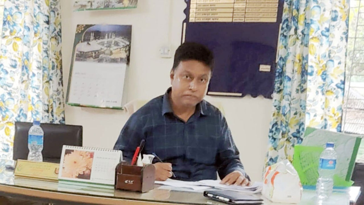 সাংবাদিককে হুমকি দেওয়া অধ্যক্ষের বিরুদ্ধে ভুয়া সনদসহ ১৪ অভিযোগ