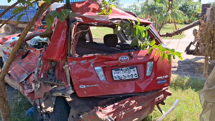 বন্ধুকে এয়ারপোর্টে নামিয়ে দিয়ে বাড়ি ফেরা হলো না তিন বন্ধুর
