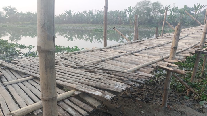 কপোতাক্ষ নদের উপর সাঁকো ভেঙ্গে দূর্ভোগে লাখো মানুষ