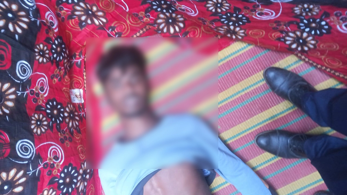 গাছে ঝুলছিল কিশোরের মরদেহ