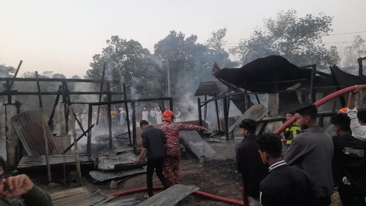 আগুনে পুড়ে ছাই মাটিরাঙ্গা ইসলামিয়া আলিম মাদ্রাসা ও এতিমখানা ভবন
