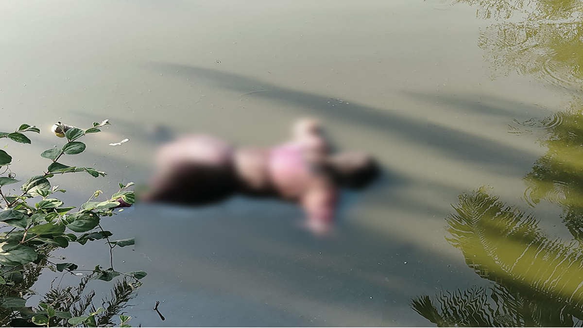 পুকুরে ভেসে উঠল নারীর অর্ধগলিত মরদেহ