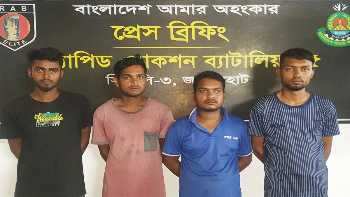ধামইরহাটে চোলাই মদসহ গ্রেপ্তার ৪