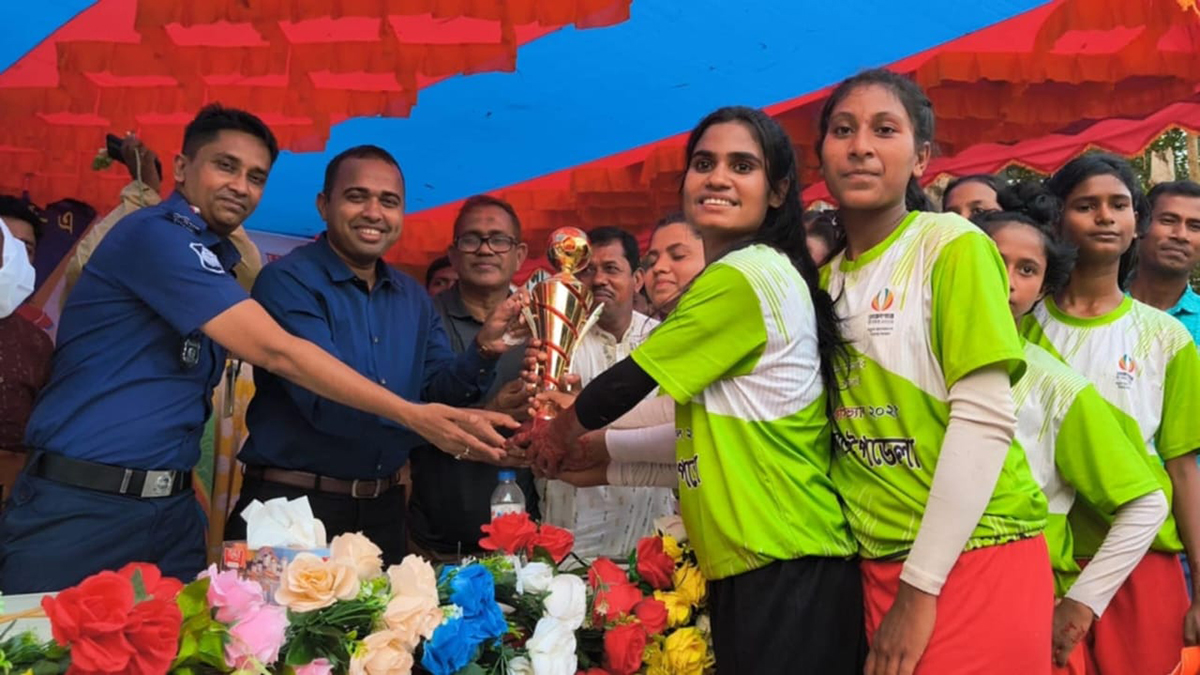 বছরের নতুন চ্যাম্পিয়ন ধনবাড়ী উপজেলা নারী ফুটবল দল