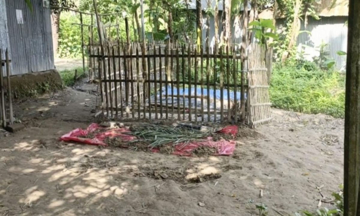 আব্দুস সাত্তারের কবর। ছবি- রূপালী বাংলাদেশ