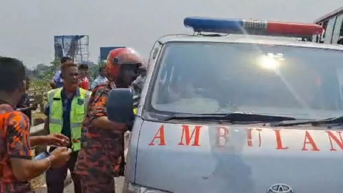 ঢাকা-মাওয়া এক্সপ্রেসওয়েতে অ্যাম্বুলেন্সে বাসের ধাক্কা, নিহত ৫