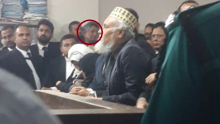 কাঠগড়ায় দাঁড়িয়ে অঝোরে কাঁদলেন সাবেক কৃষিমন্ত্রী রাজ্জাক