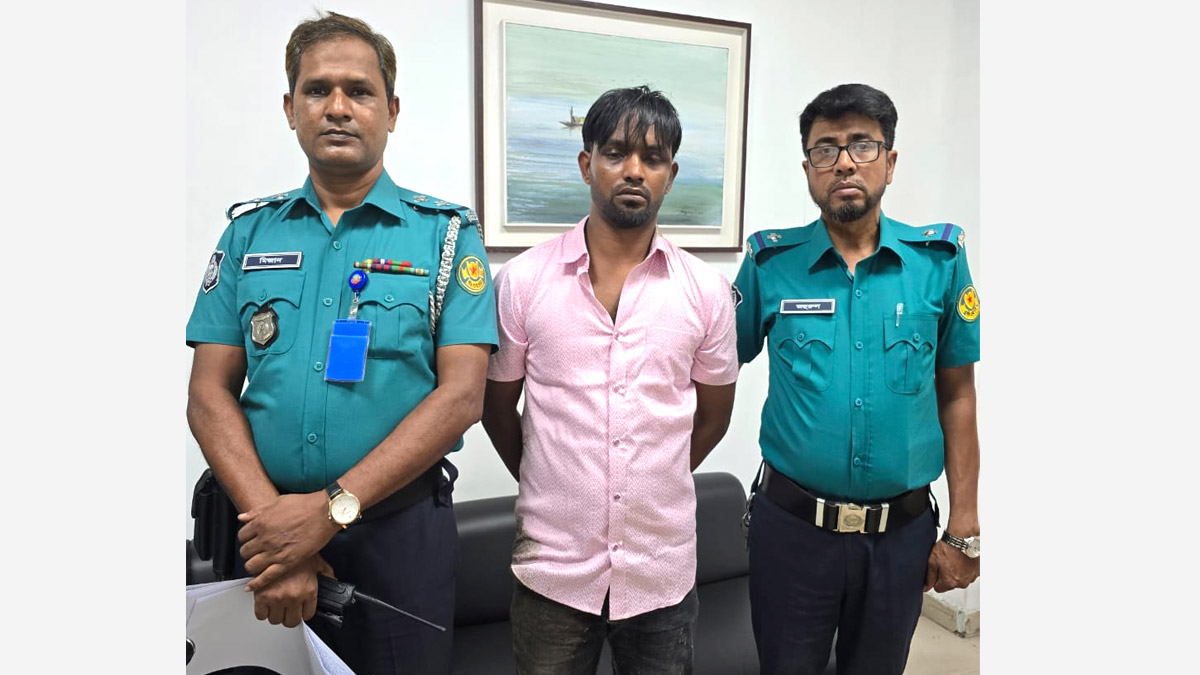 জাকারিয়া হোটেলে ভাঙচুর ও দুই নারীকে হামলার ঘটনায় অভিযুক্ত একজনকে গ্রেপ্তার করেছে পুলিশ। ছবি- রূপালী বাংলাদেশ