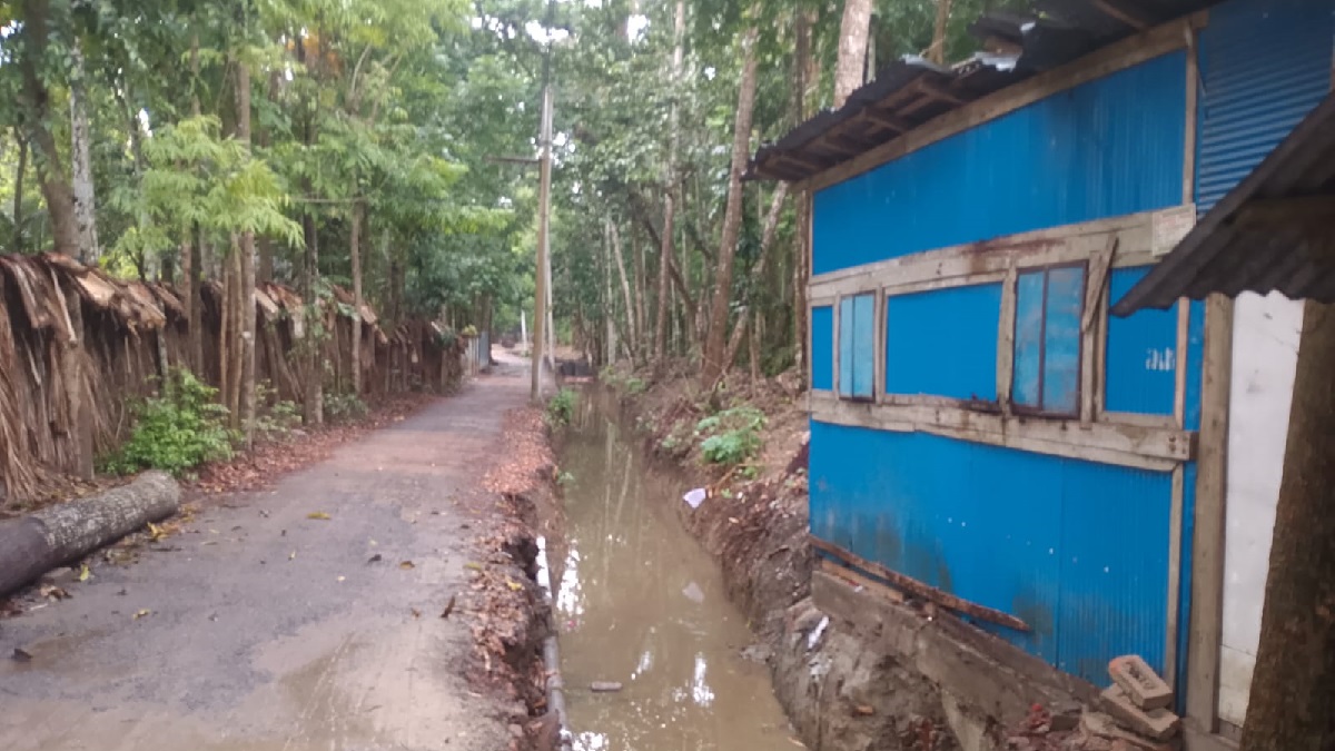 বাগেরহাটে অপ্রয়োজনীয় স্থানে ড্রেন নির্মাণের অভিযোগ