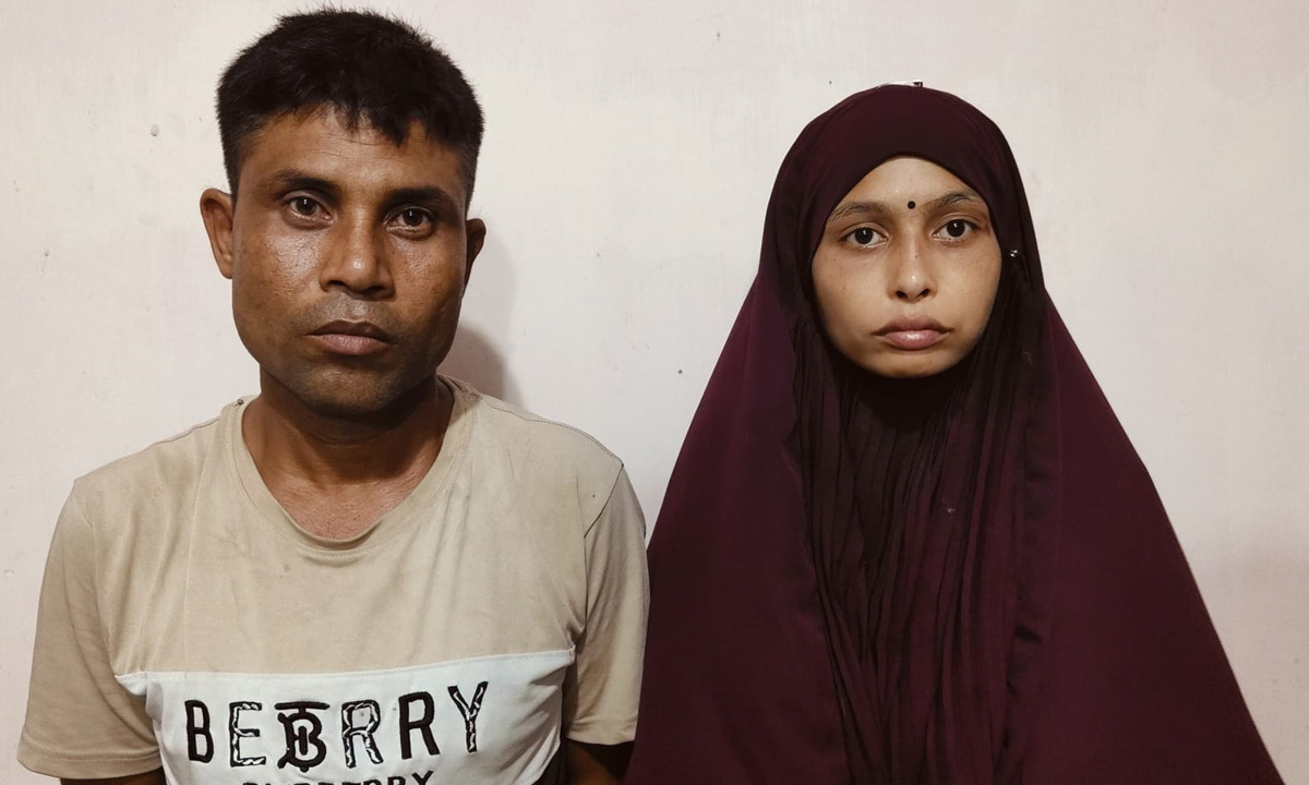 র‌্যাব-১২ বগুড়ার অভিযানে গ্রেপ্তার হয় চক্রের মূলহোতাসহ দুইজন।  ছবি- রূপালী বাংলাদেশ