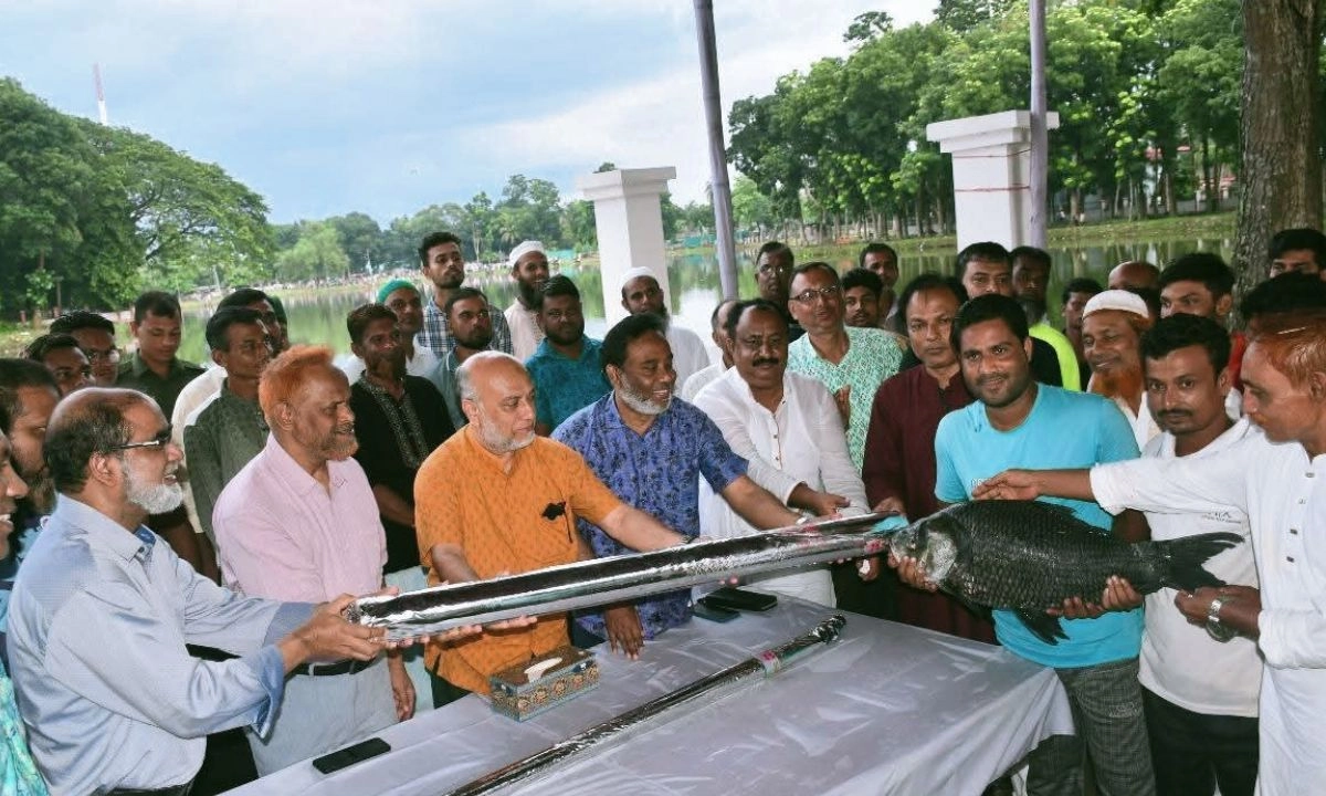 বাংলাদেশ কৃষি বিশ্ববিদ্যালয়ে দুই দিনব্যাপী মৎস্য শিকার প্রতিযোগিতায় প্রথম পুরস্কার বিতরণ কার্যক্রম। ছবি- রূপালী বাংলাদেশ