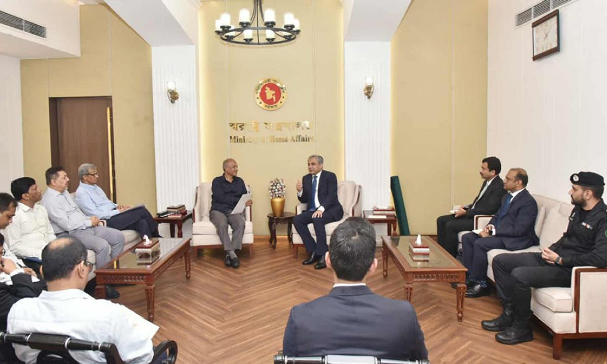 সচিবালয়ে স্বরাষ্ট্র উপদেষ্টার সঙ্গে সাক্ষাৎ করেন পাকিস্তানের স্বরাষ্ট্রমন্ত্রী। ছবি- সংগৃহীত