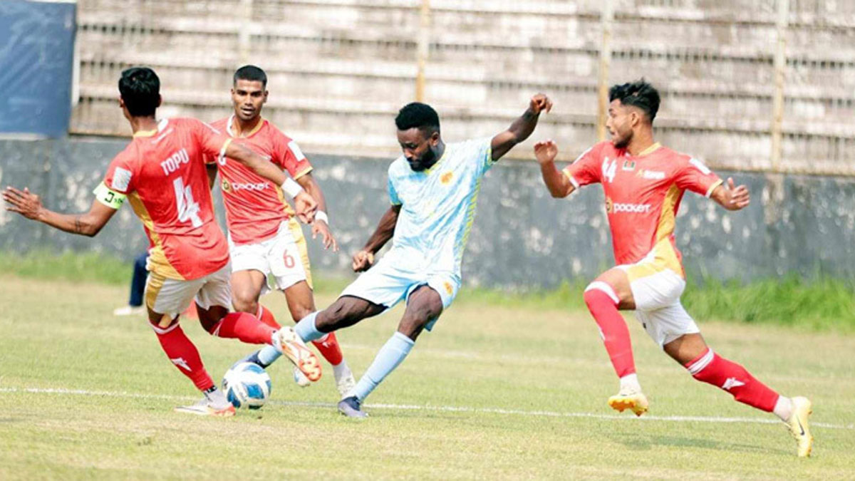 ১০ জন নিয়েও বসুন্ধরাকে হারিয়ে ফাইনালে আবাহনী
