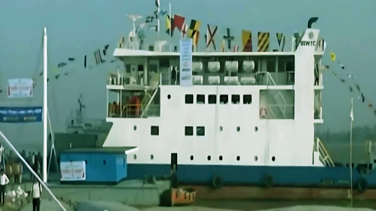 সমুদ্রপথে প্রথমবারের মতো ফেরি চলাচল শুরু