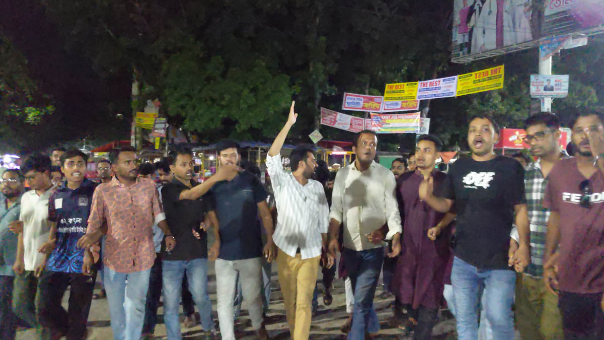 ঢাকায় ব্যবসায়ীকে হত্যার প্রতিবাদে বেরোবিতে ছাত্রদলের বিক্ষোভ