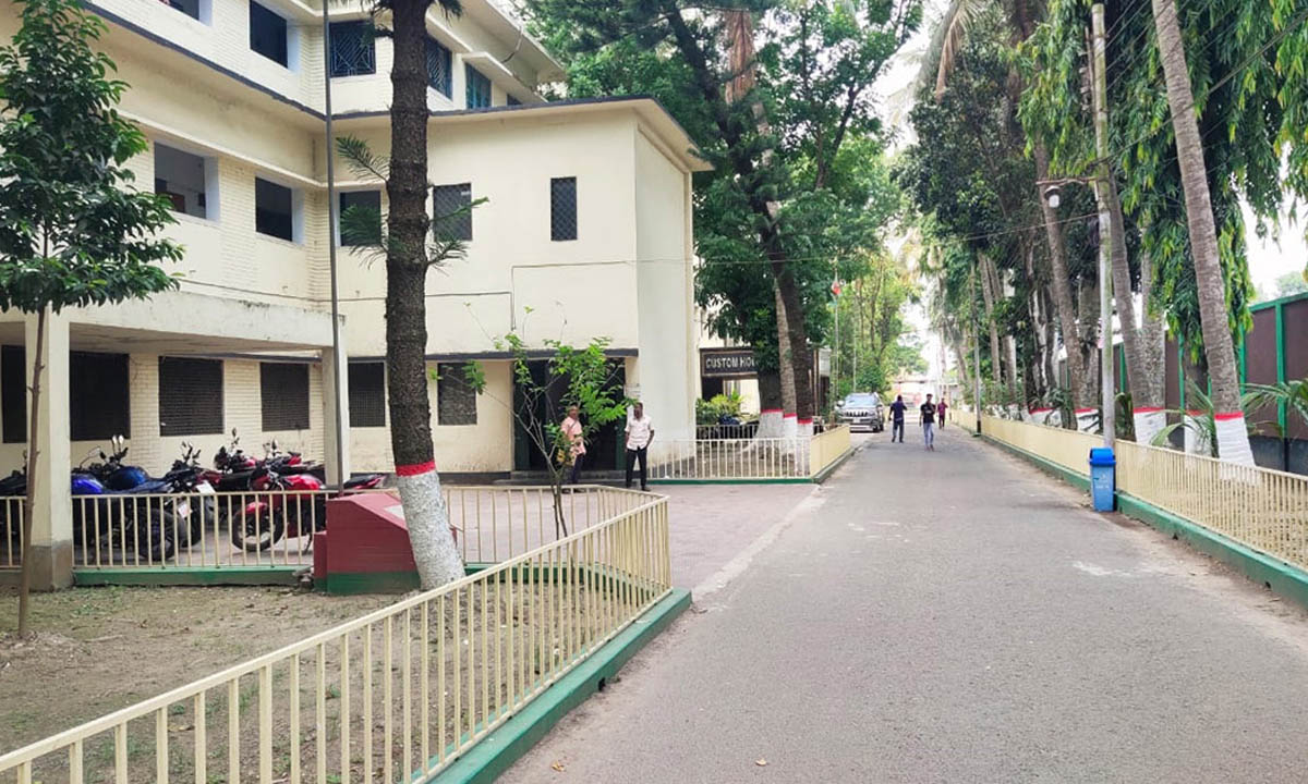 ফের কলমবিরতি চলছে বেনাপোল কাস্টম হাউসে।        ছবি- সংগৃহীত