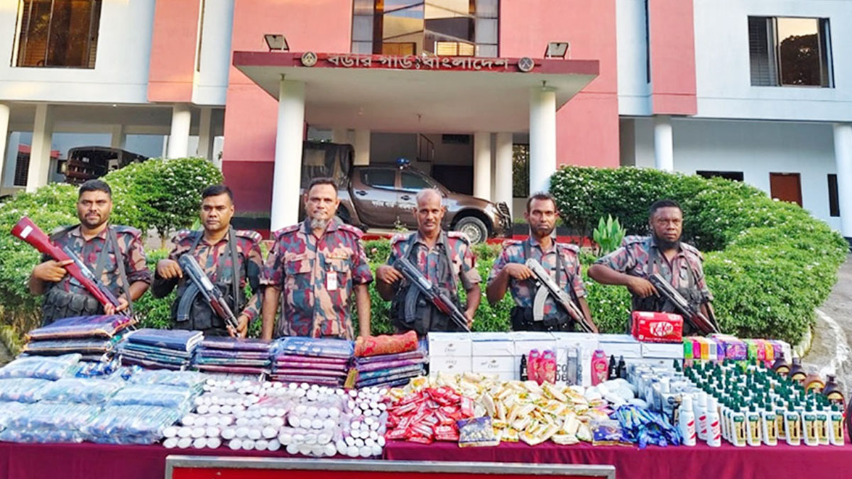 বেনাপোল সীমান্তে ভারতীয় মাদকদ্রব্য ও অন্যান্য চোরাচালান পণ্য জব্দ করেছে বিজিবি। ছবি- রূপালী বাংলাদেশ