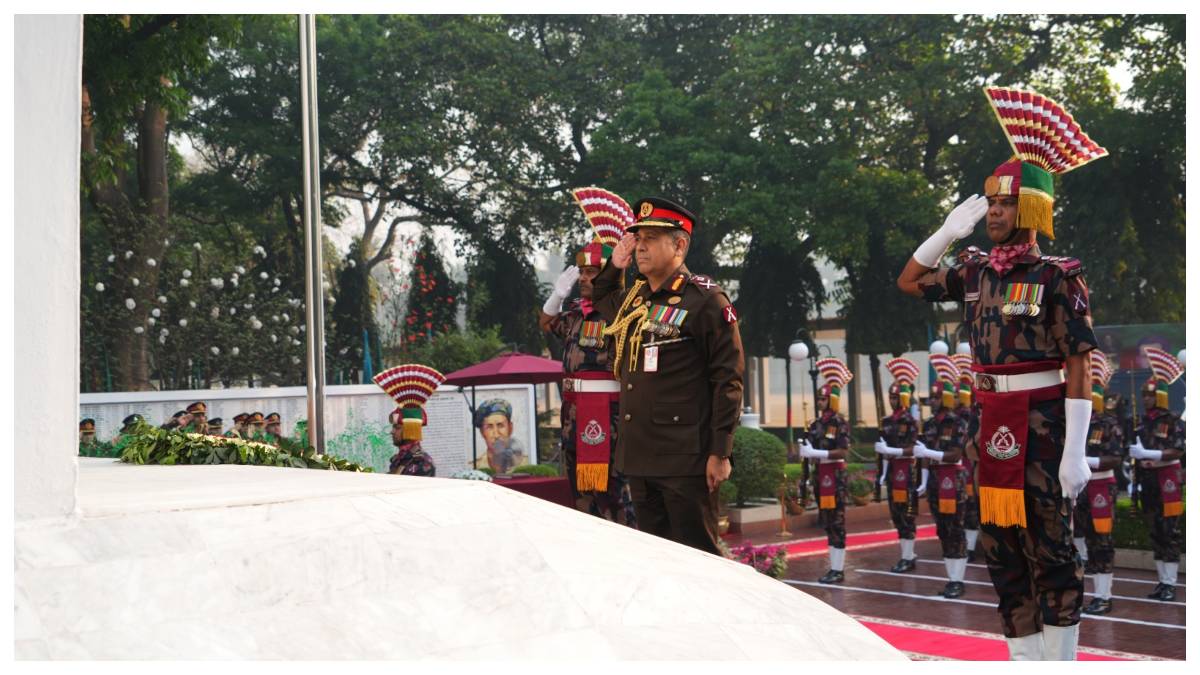 মহান স্বাধীনতা দিবসে ‘সীমান্ত গৌরবে’ বিজিবি মহাপরিচালকের শ্রদ্ধা