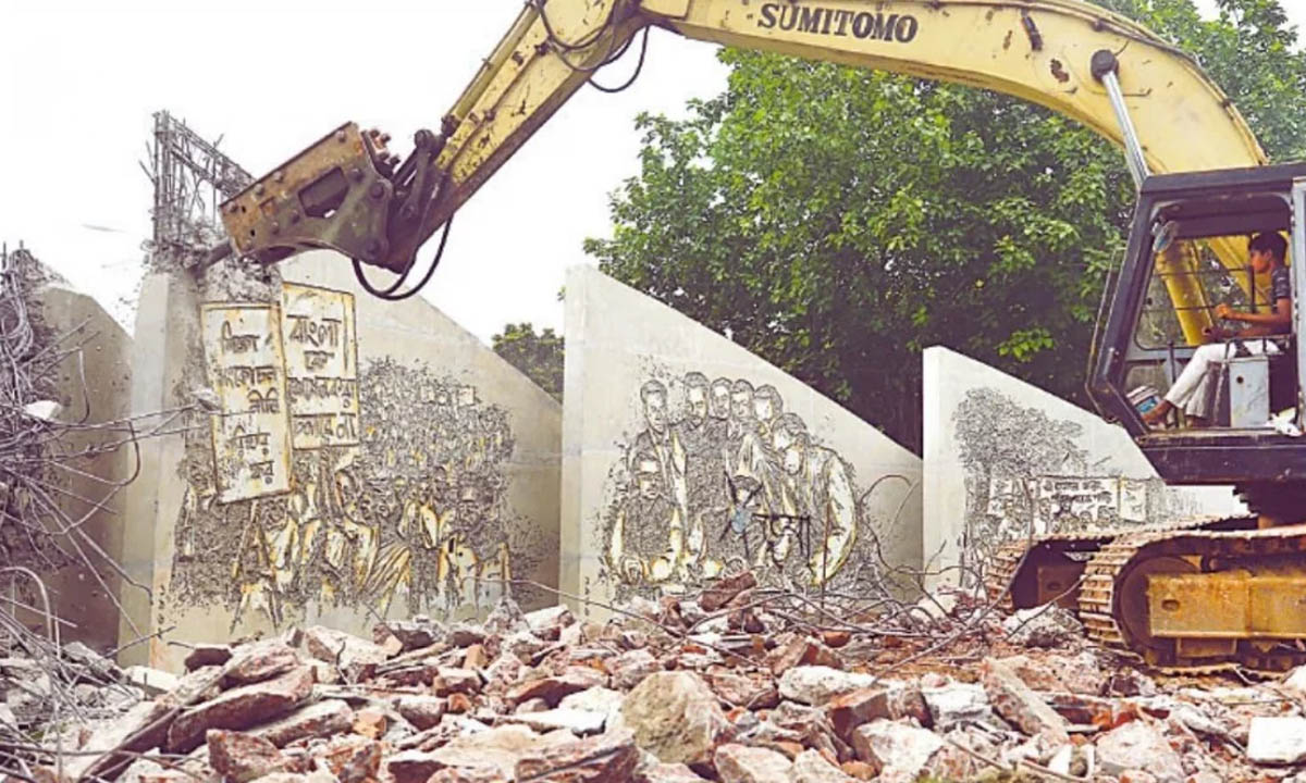 বুলডোজার দিয়ে ভাঙা হয়েছে ‘মৃত্যুঞ্জয়ী প্রাঙ্গণ’।      ছবি- সংগৃহীত